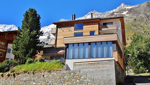 Facade/entrance, Mountain view
