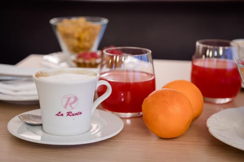 Communal lounge/ TV room, Food close-up, Lounge or bar, Breakfast, Italian breakfast, Non alcoholic drinks
