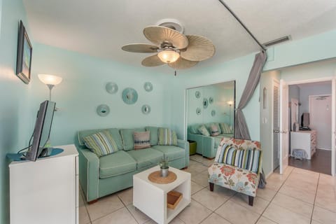 Just Renovated, New Kitchen Upgraded Bath - Free WiFi - Surf Song Apartment in Madeira Beach