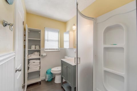 Just Renovated, New Kitchen Upgraded Bath - Free WiFi - Surf Song Apartment in Madeira Beach