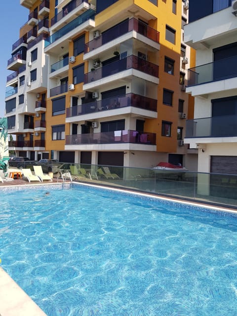 Swimming pool, Swimming pool