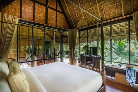 Bed, Natural landscape, TV and multimedia, Photo of the whole room, Bedroom