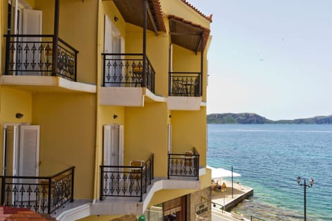 Facade/entrance, Balcony/Terrace, Sea view