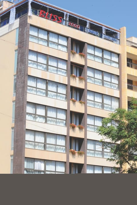 Property building, Facade/entrance, Sauna, Spa and wellness centre/facilities, Guests, City view, City view, Buffet breakfast, group of guests, Family