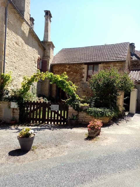 Facade/entrance, Garden, Balcony/Terrace