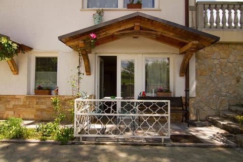 Patio, Facade/entrance, Garden, Balcony/Terrace