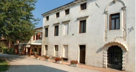 Facade/entrance, Facade/entrance, View (from property/room)