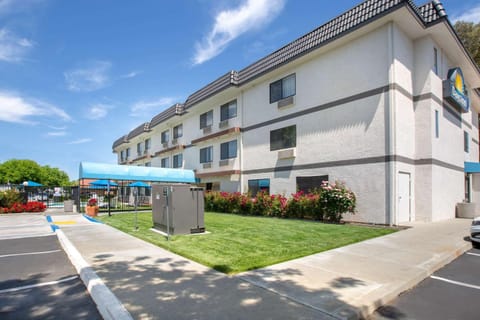 Property building, Day, On site, Time of day