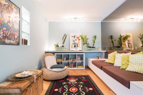 Spring, Day, Garden, Library, Balcony/Terrace, Living room, Seating area, On site