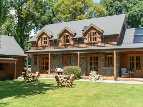 Property building, Spring, Day, Garden, Garden view