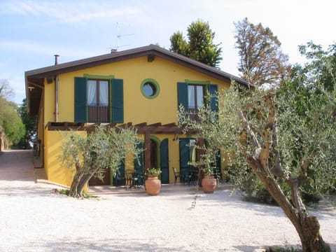 Facade/entrance, Garden