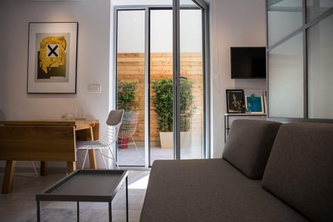 Living room, Garden view