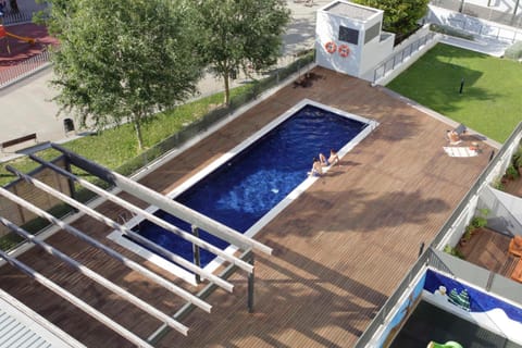 Swimming pool, Swimming pool