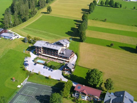 Facade/entrance, Bird's eye view