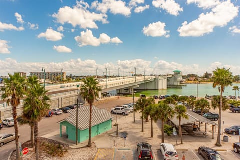 Beach View - Balcony - 3b 2b - Beach Place #305 Apartment in Madeira Beach
