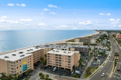 Direct Beachfront 3B2B Gulf - Beach Place #408 Apartment in Madeira Beach