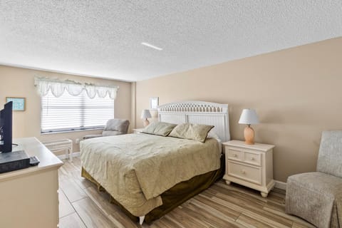 Direct Beachfront 3B2B Gulf - Beach Place #408 Apartment in Madeira Beach