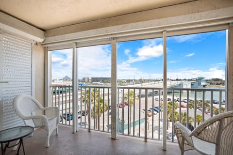 Beach View - Balcony - 3b 2b - Beach Place #405 Apartment in Madeira Beach
