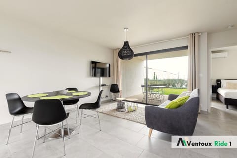 TV and multimedia, Living room, Seating area, Dining area, Evening entertainment