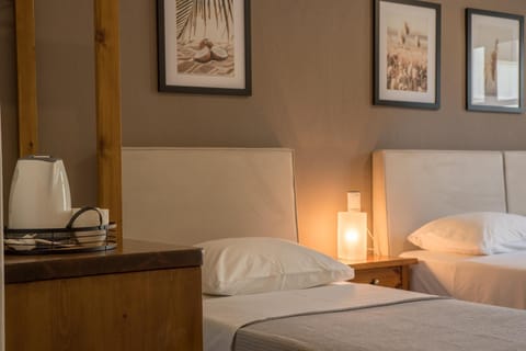 Bed, Coffee/tea facilities, Decorative detail, Bedroom