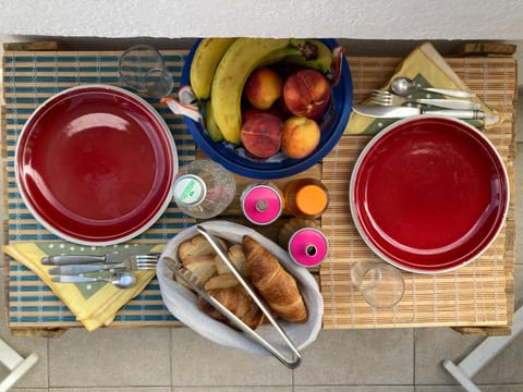 Food and drinks, Food, Breakfast, Continental breakfast, Lunch, Dinner, Drinks