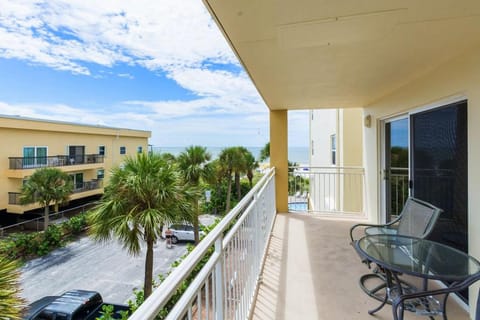 Beach View - John's Pass - Madeira Norte #208 Apartment in Madeira Beach