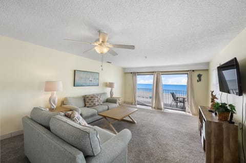 Direct Beachfront - Hot Tub - Sea Breeze #308 Apartment in Madeira Beach
