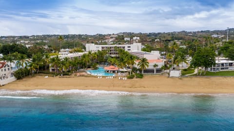 Property building, Day, Natural landscape, Bird's eye view, Beach, Sea view, Swimming pool