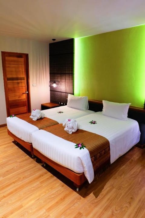 The Glory Gold Hotel in Khuekkhak