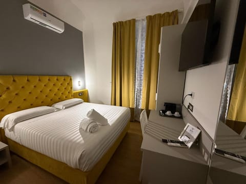 Bed, TV and multimedia, Photo of the whole room, Bedroom, air conditioner