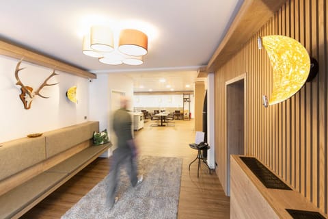 Facade/entrance, People, Decorative detail