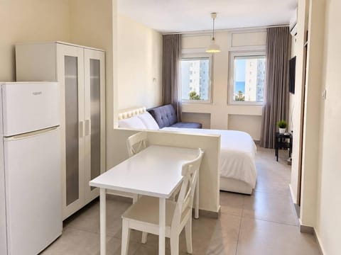Bed, Photo of the whole room, wardrobe