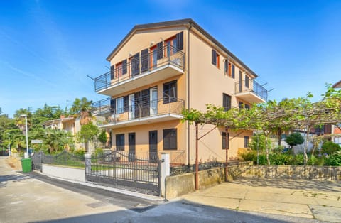 Apartment Ljiljana 1553 Apartment in Novigrad