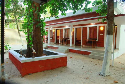 Facade/entrance