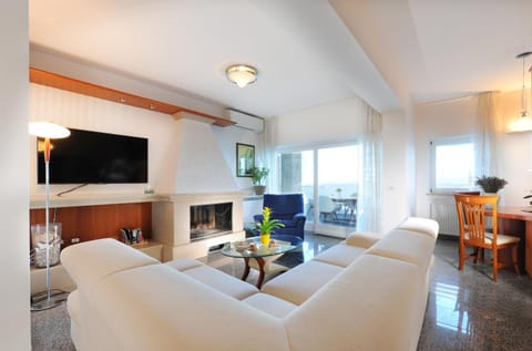 Communal lounge/ TV room, Living room, On site, Pool view, Sea view