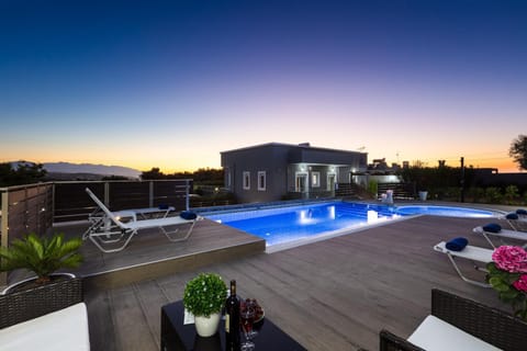 Swimming pool, Swimming pool