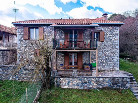 Property building, Facade/entrance, Garden, Balcony/Terrace