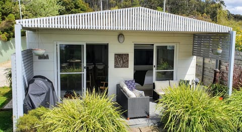 Goat Island Bungalow House in Ulverstone