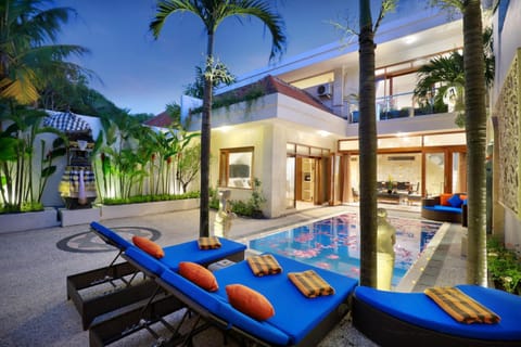 Shower, Garden, Swimming pool