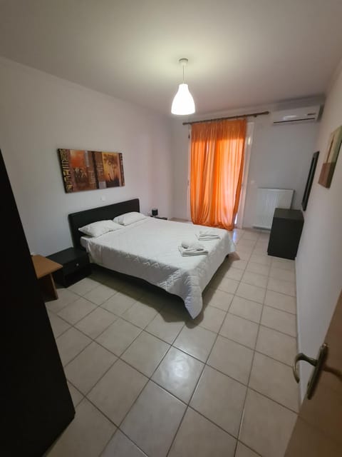 Photo of the whole room, Bedroom, air conditioner