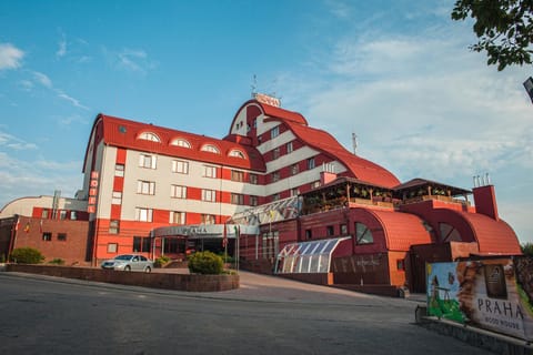 Facade/entrance, Facade/entrance, Area and facilities