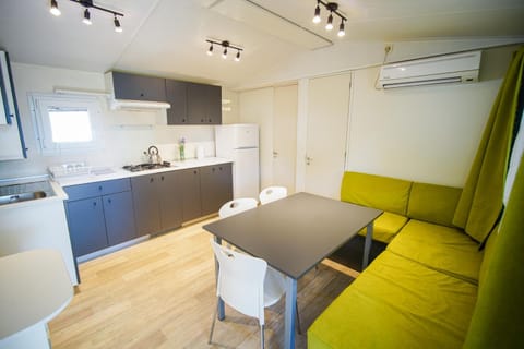 Kitchen or kitchenette, Living room, Dining area