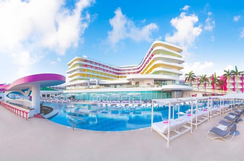 Property building, Day, Pool view, Swimming pool