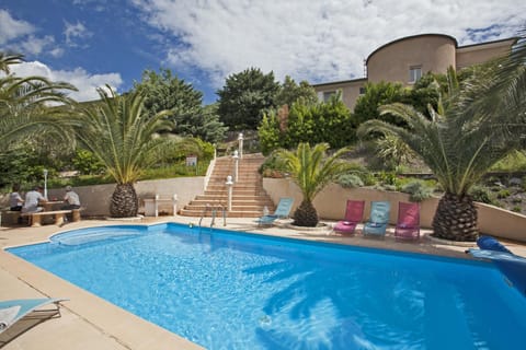 Shower, Garden, Swimming pool, Swimming pool