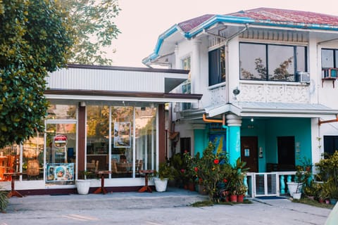 Property building, Restaurant/places to eat, Breakfast