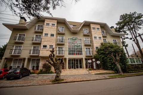 Property building, Day, Neighbourhood, Street view, Location, Parking