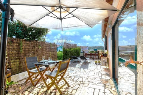 Patio, Patio, Location
