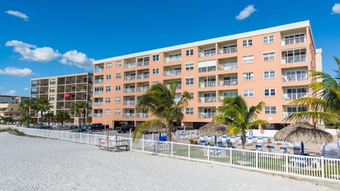Beach Front Balcony - Beach Place #107 Apartment in Madeira Beach