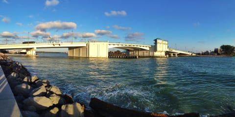 Beach Front Balcony - Beach Place #107 Apartment in Madeira Beach