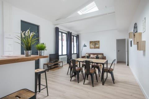 Living room, Dining area